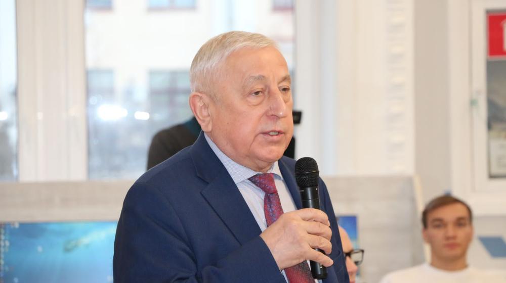 Кандидат в Президенты от КПРФ Николай Харитонов завершил рабочую поездку в Хабаровский край посещением Дальневосточного государственного университета путей сообщения