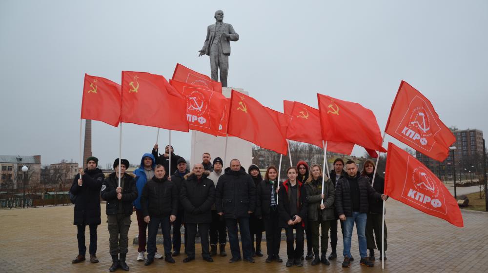 Астраханские коммунисты почтили память В.И. Ленина