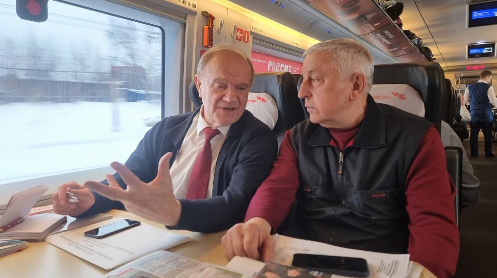 Делегация ЦК КПРФ большой командой выехала в Санкт-Петербург