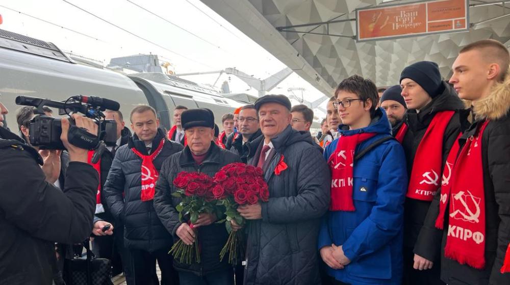 Делегация ЦК КПРФ во главе с Г.А. Зюгановым и Н.М. Харитоновым прибыла с рабочим визитом в Санкт-Петербург