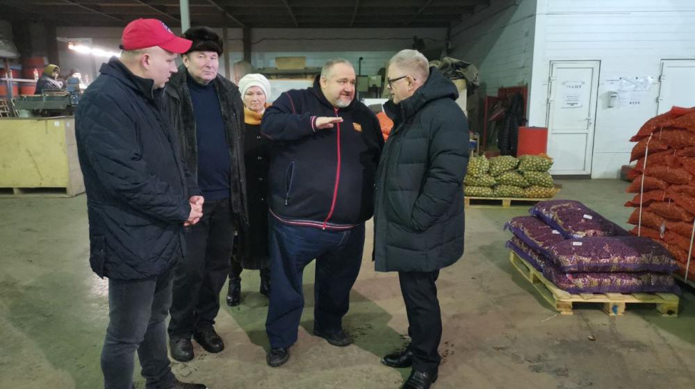 Руководитель фракции КПРФ в Мособлдуме Александр Наумов посетил ООО «Лукаморе» в городе Озёры