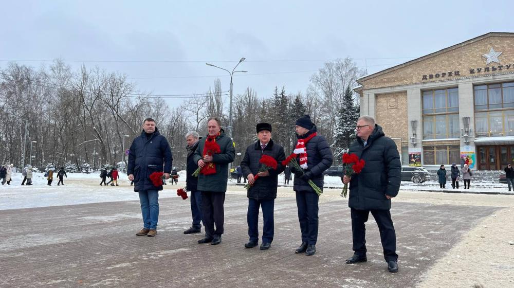 Начался визит кандидата в президенты РФ от КПРФ Николая Харитонова в подмосковное Лыткарино