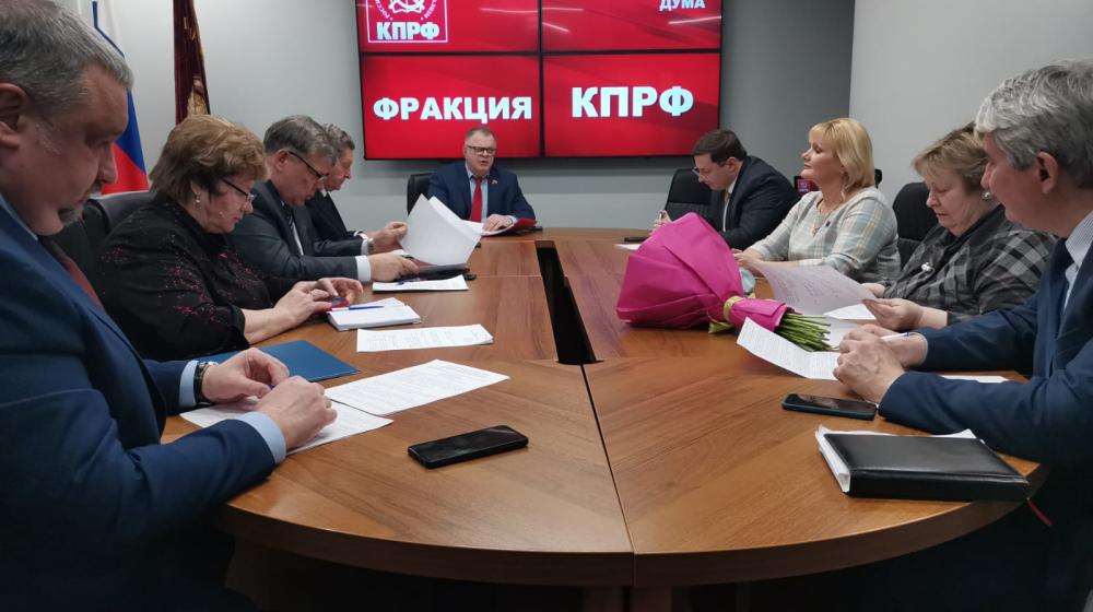 Фракция КПРФ в Московской областной Думе проголосовала за дополнительные меры поддержки врачей