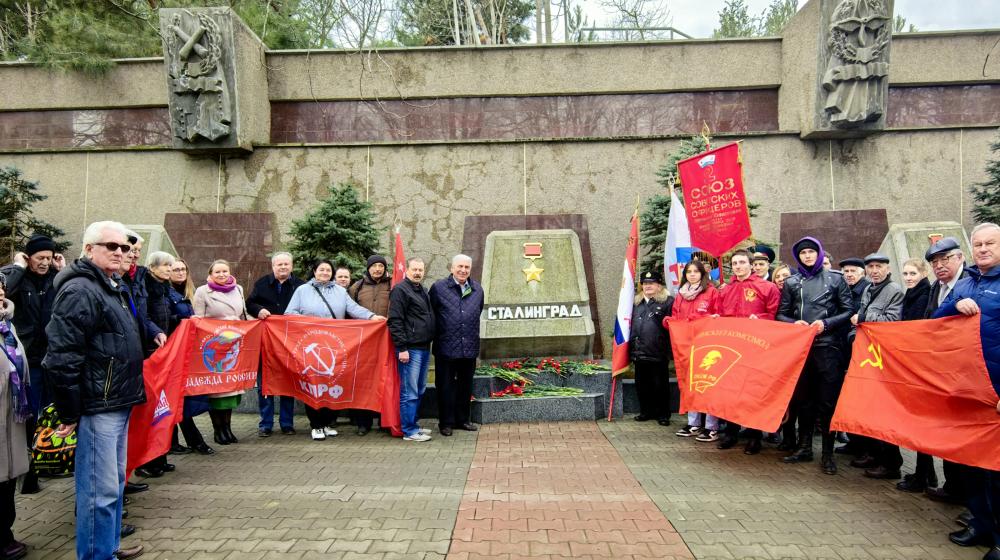 Севастополь почтил память героев Сталинградской битвы