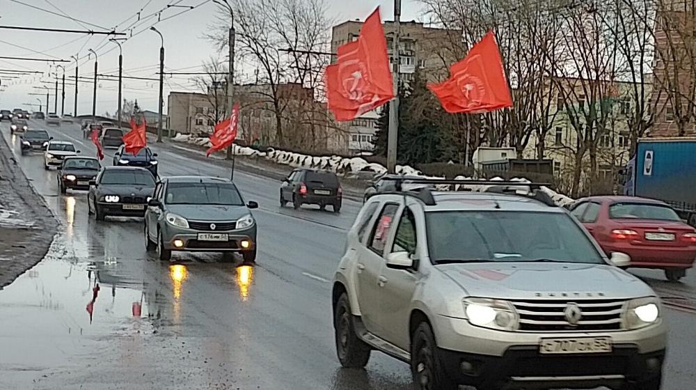 В Великом Новгороде в честь 106-й годовщины Красной Армии и ВМФ состоялся автопробег