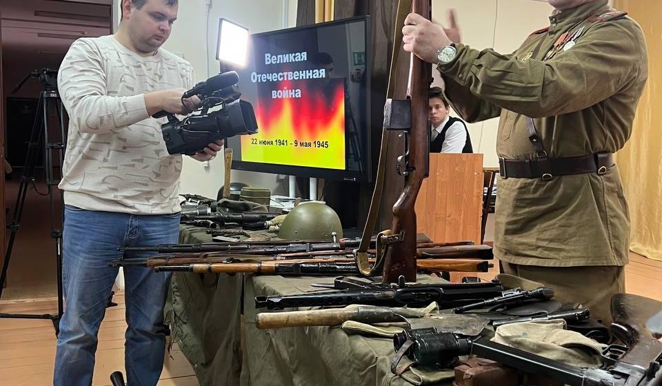 Нижегородские военные реконструкторы-коммунисты провели литературно-исторический «Урок Мужества» для школьников из села Валки Лысковского муниципального округа
