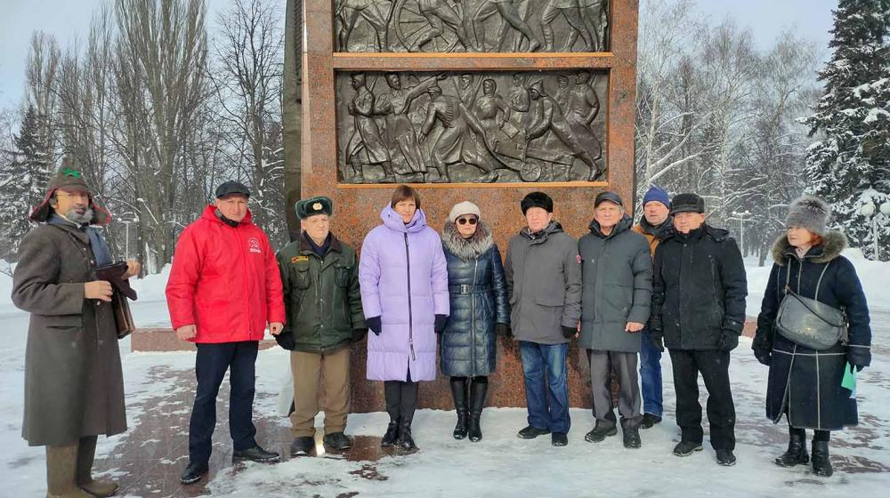 Чувашские коммунисты достойно отметили день рождения Василия Чапаева