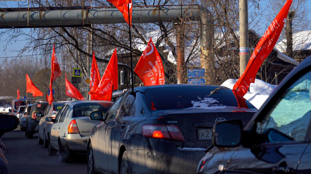 Пермские коммунисты провели автопробег в честь Дня Советской Армии и Военно-Морского Флота