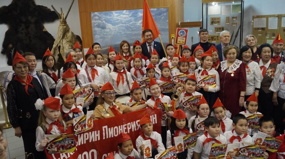 Торжественная линейка, посвященная 100-летию пионерии Якутии