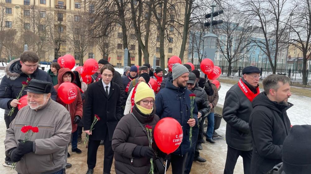 Коммунисты города трех революций встретили День создания РККА у «Авроры»