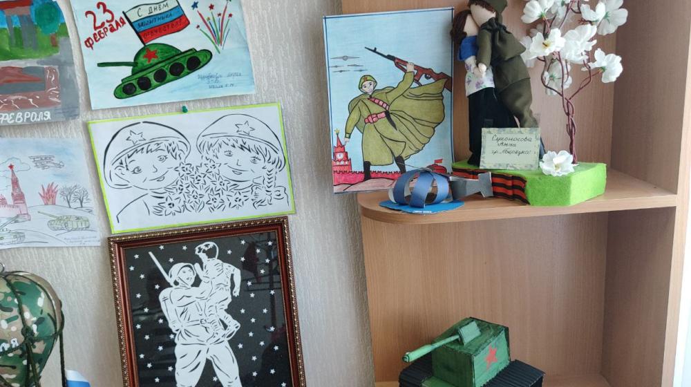 При поддержке КПРФ женское движение а Луганске провело детскую выставку ко Дню Красной Армии