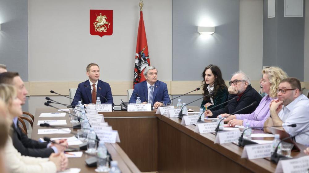 Телевидение и кинопродукцию необходимо брать под общественный контроль