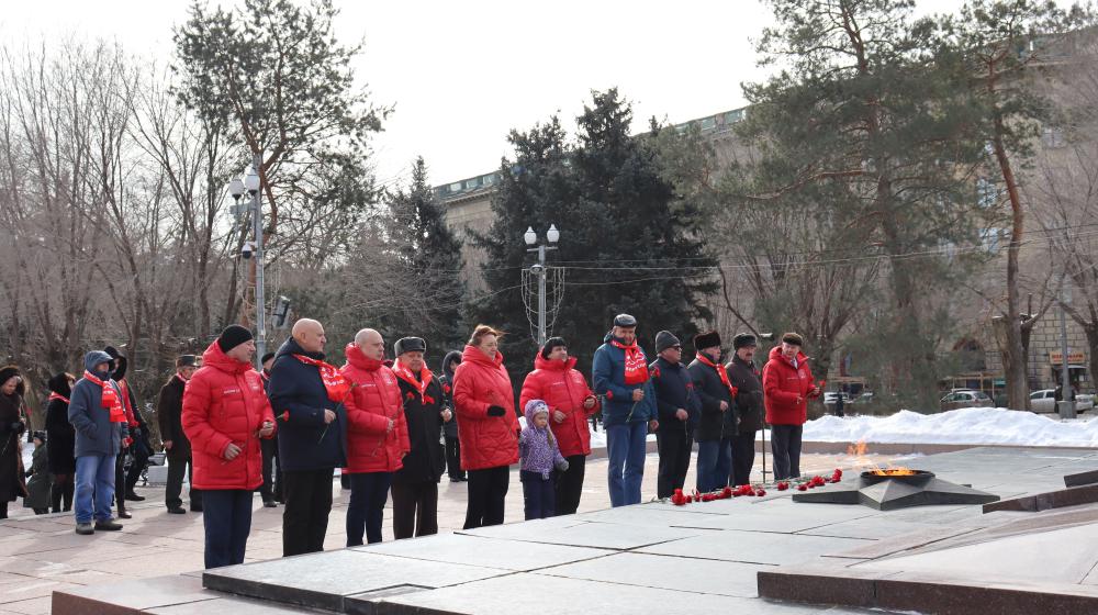 В Сталинграде прошла памятная акция в 106-ю годовщину Дня Красной Армии и Военно-Морского Флота