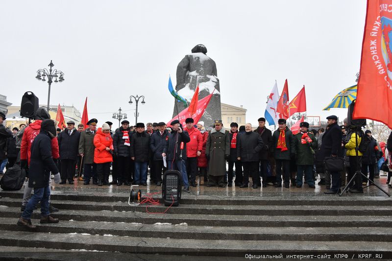 Возложение венков и цветов к Могиле Неизвестного Солдата у Кремлевской стены, посвященное Дню рождения Рабоче-крестьянской Красной Армии и поддержке военно-политической операции Вооруженных Сил России