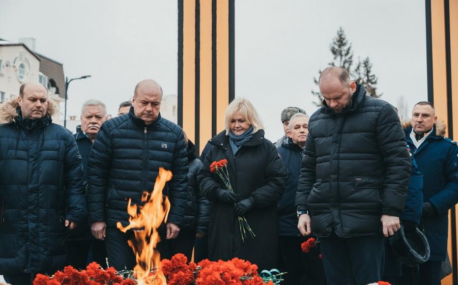 Рязанские депутаты-коммунисты приняли участие в церемонии возложения цветов в память о защитниках Отечества