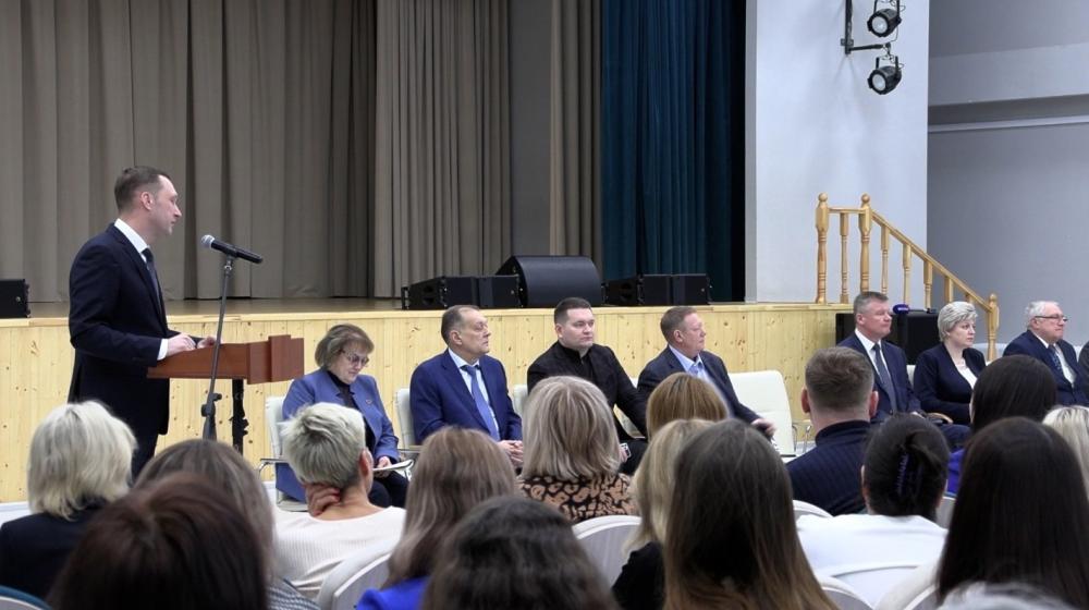 О.Н. Алимова: "Не удается решить проблему перегруженности учебных заведений"