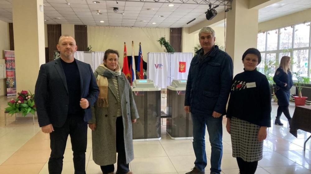 По поручению руководителя фракции КПРФ в Мособлдуме Александра Наумова проверены избирательные участки в Лобне и Яхроме
