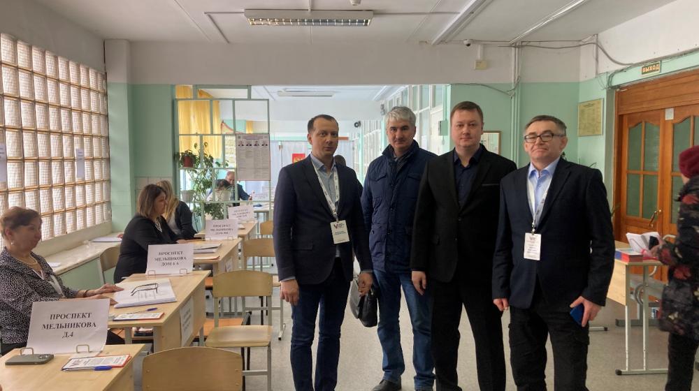 По поручению руководителя фракции КПРФ в Мособлдуме Александра Наумова проверен ход голосования на избирательных участках в городских округах Химки и Дмитровский