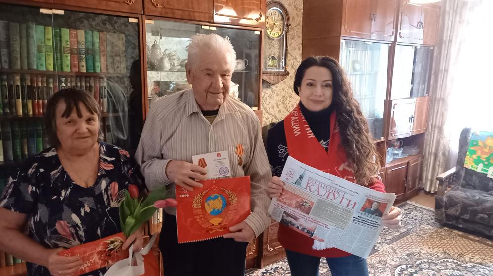 Калужские коммунисты поздравили женщин-ветеранов с праздником 8 Марта