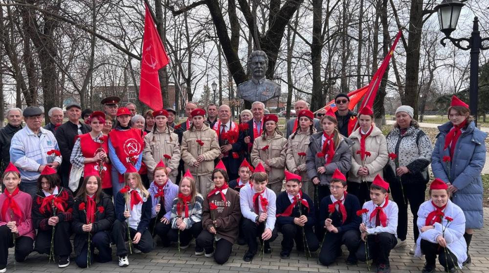 Краснодарский край, Белореченск. Коммунисты Краснодарского края и Республики Адыгея почтили память И.В. Сталина