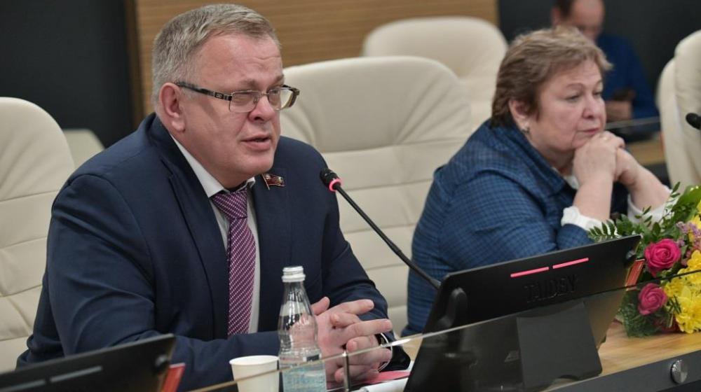Зампред Мособлдумы Александр Наумов: Возможность карьерного роста у женщин должна сочетаться с мерами по поддержке семьи