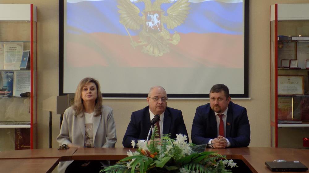 Воронежская область. Депутаты от КПРФ Сергей Гаврилов и Александр Шабунин встретились с учащимися Семилукского колледжа