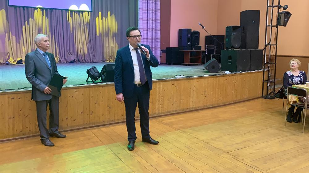 Коммунисты Калининграда поздравили тружениц с наступающим 8 марта