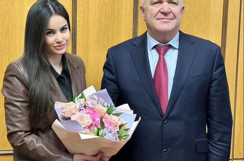Анатолий Бифов встретился с выдающейся альпинисткой Алиной Пековой