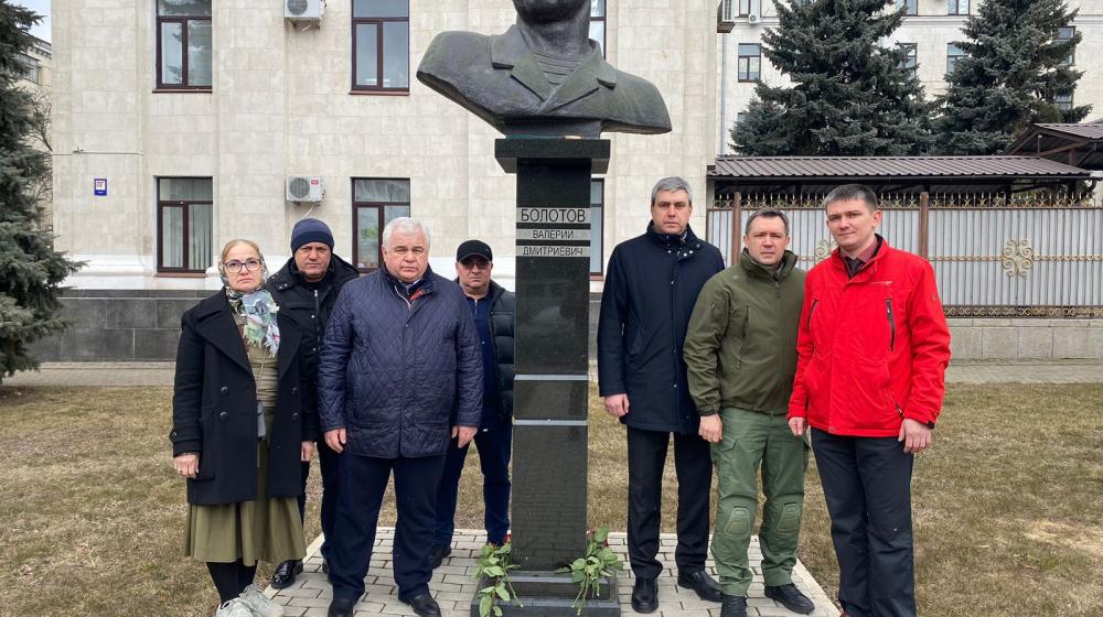 Делегация КПРФ во главе с К.К. Тайсаевым продолжает работу в Луганской Народной Республике
