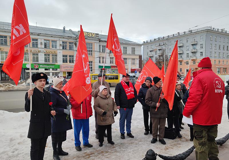 Коммунисты города Иваново почтили память И.В. Сталина