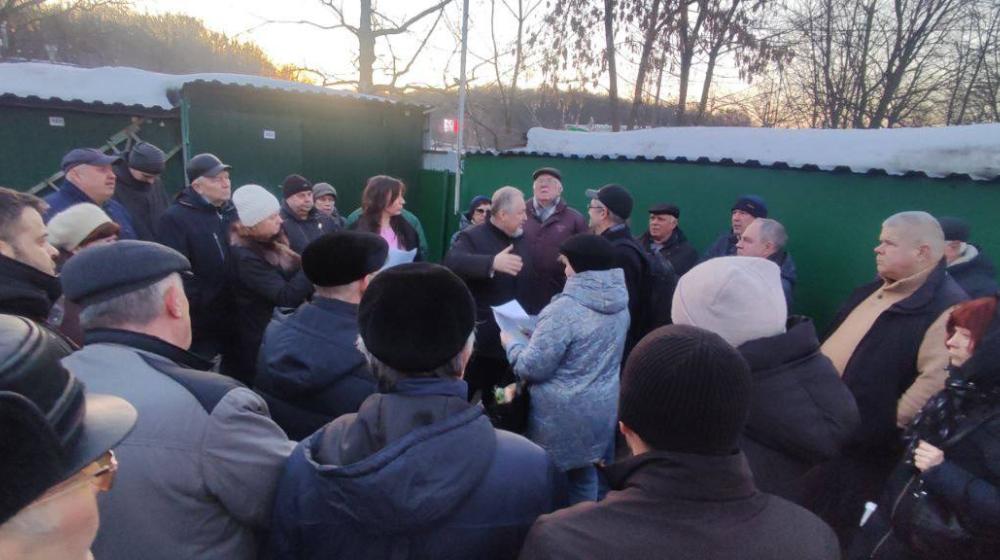 Москва. Народная приемная КПРФ в ВАО. Машины заполонят дворы Ивановского? Депутаты Обухов и Янчук провели встречу с протестующими гаражниками