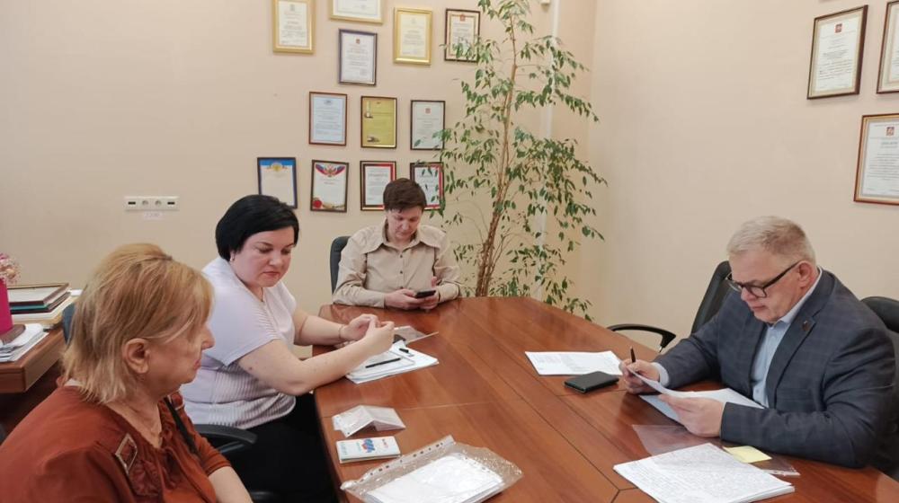 Руководитель фракции КПРФ в Мособлдуме Александр Наумов провел прием граждан в Домодедове