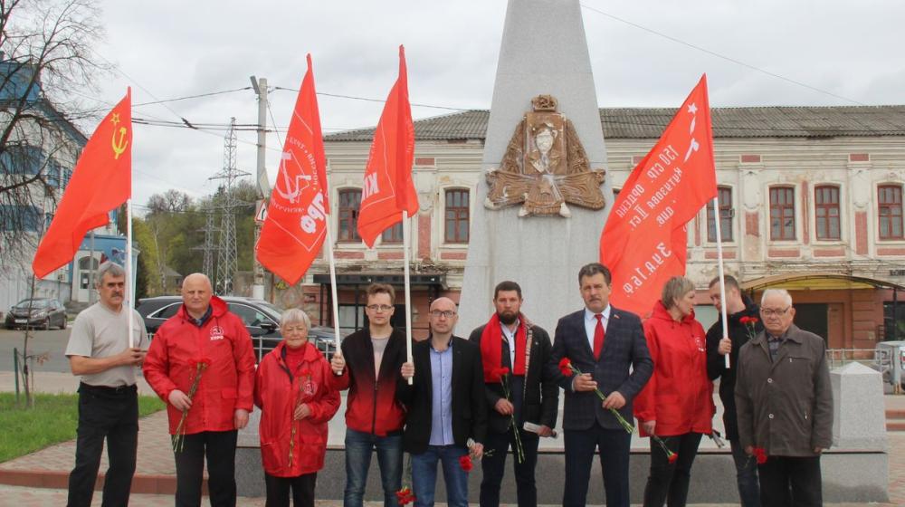 Брянские коммунисты почтили память известного большевика И.И. Фокина