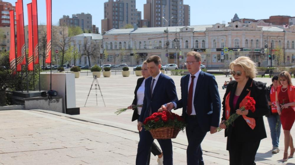 Нина Останина, Мария Дробот и Георгий Камнев почтили память В.И. Илюхина в Пензе