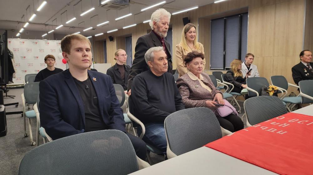 Депутат-коммунист Тамара Казанцева приняла участие в заседании языкового клуба в Тюменском медуниверситете