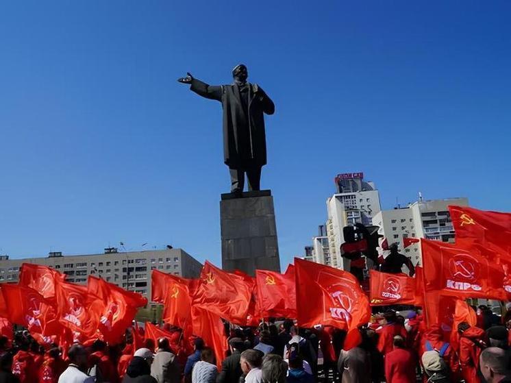 «Московский комсомолец»: Сергей Обухов про думский плагиат «Единой России»: даже списать толком не умеют