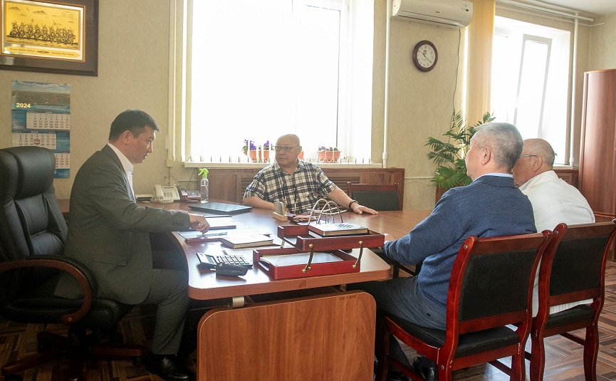 Республика Калмыкия. Депутаты фракции КПРФ в Народном Хурале провели встречи с избирателями в Юстинском районе