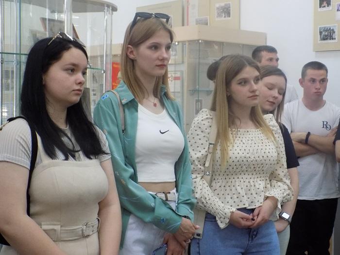 Воронежская область. На примере советских ученых, врачей, космонавтов молодежь учится любви к Родине,  считает депутат Сергей Гаврилов