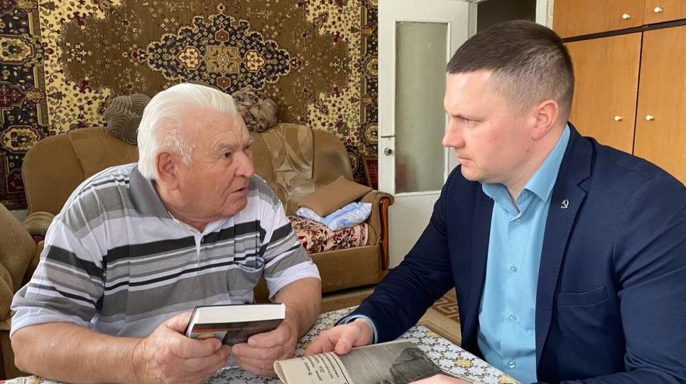 Ульяновские коммунисты поздравили с днем рождения ветерана Великой Отечественной войны А.А. Маклаева