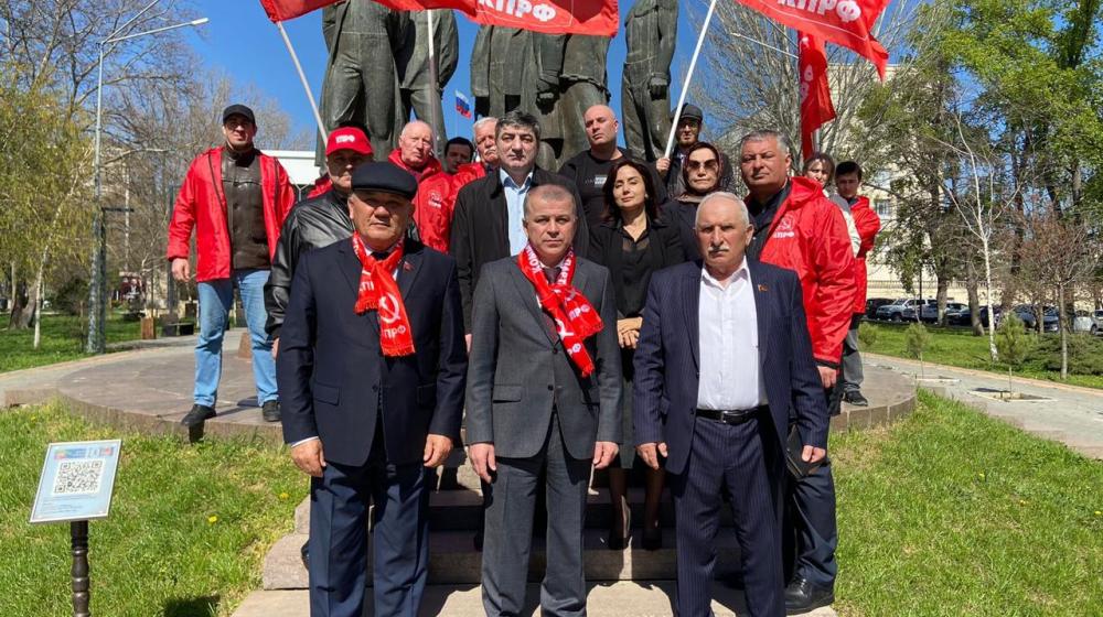 День космонавтики достойно отмечают коммунисты Дагестана