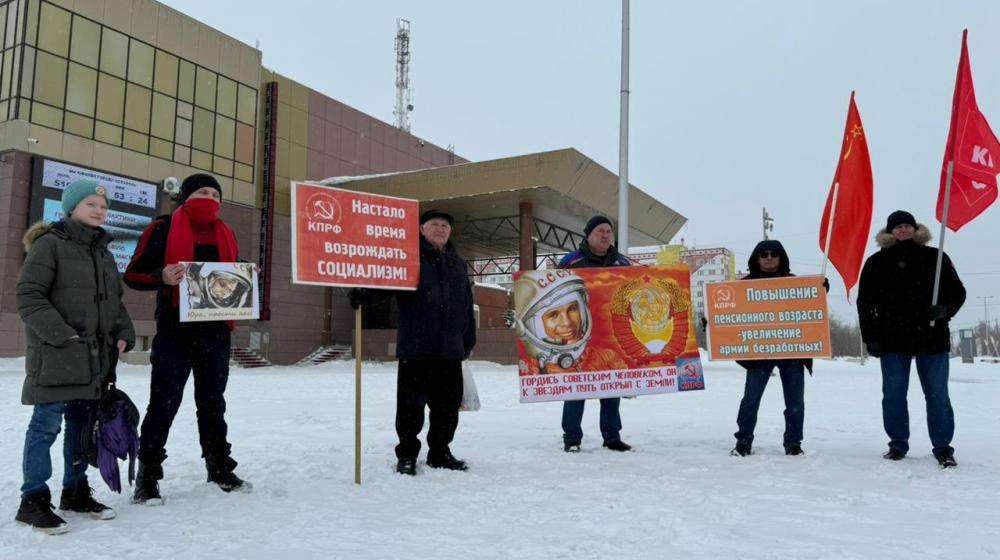 Ямальские коммунисты отметили День Космонавтики