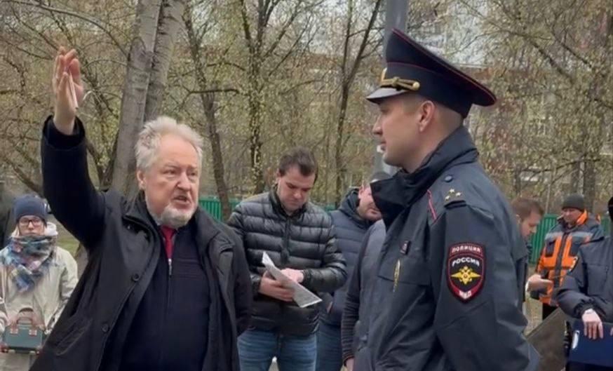 Москва. В Ростокино управа «режиссирует» незаконный спил деревьев, а депутат Сергей Обухов защищает права жителей