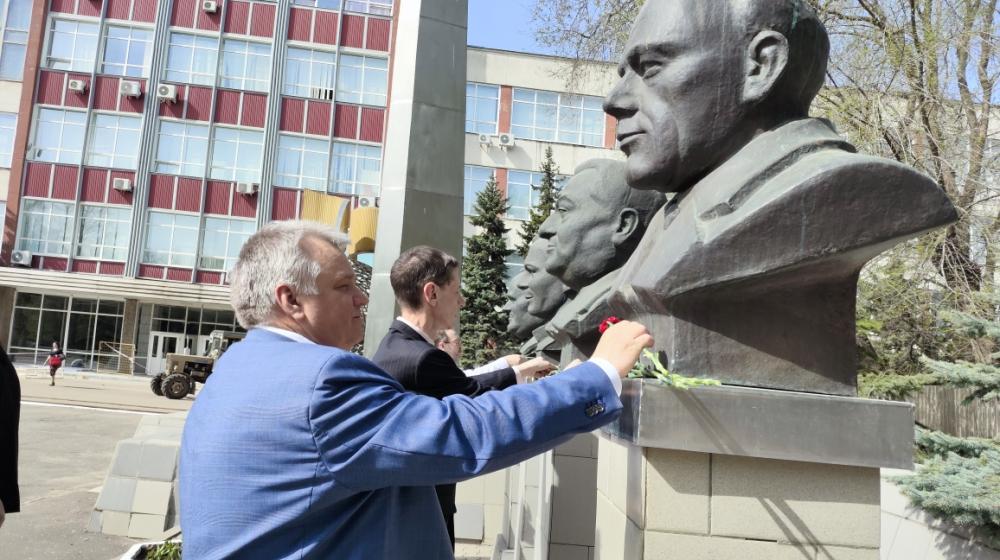 Воронеж. В канун Дня космонавтики активисты КПРФ прикоснулись к истории ракетно-космического двигателестроения