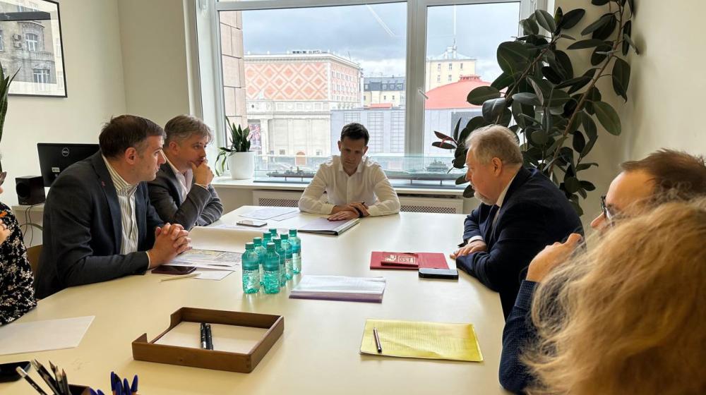 Москва. Народная приемная КПРФ в ВАО. Сергей Обухов провел встречи в Москомархитектуре по следам массового протеста в Гольяново: внутриквартальный «автобан», вроде, уже не «автобан»