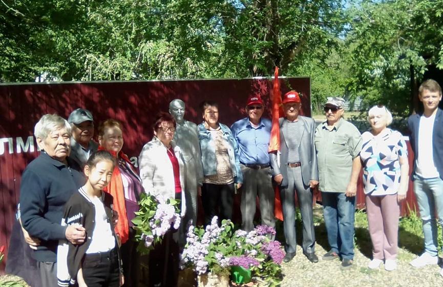 В Калмыкии достойно отметили день рождения В.И. Ленина