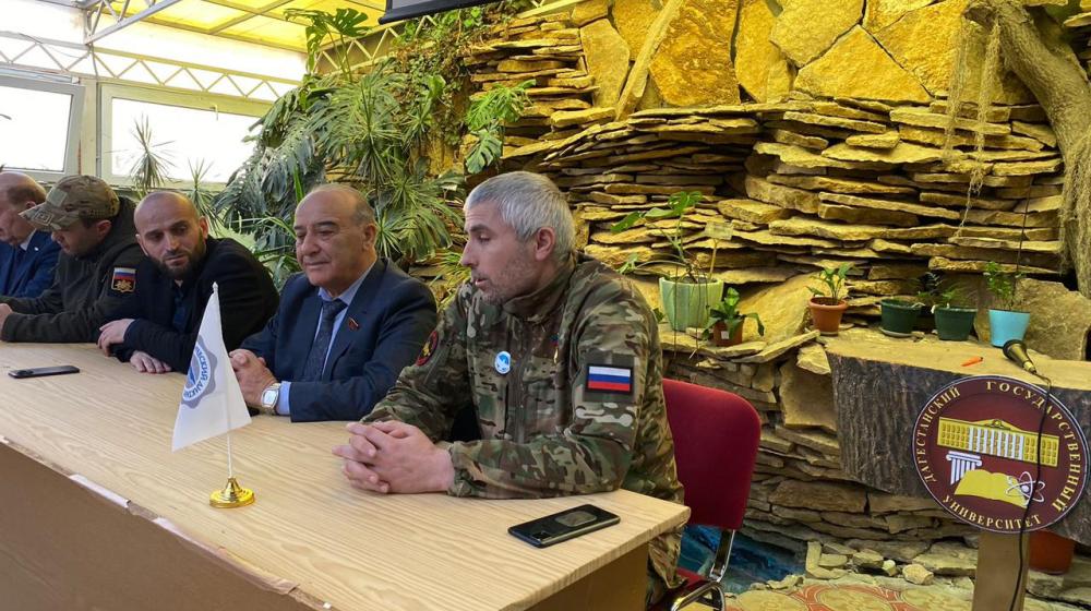 Депутат фракции КПРФ в Народном Собрании Республики Дагестан Абдулвахид Лабазанов принял участие во встрече молодежи с участниками СВО