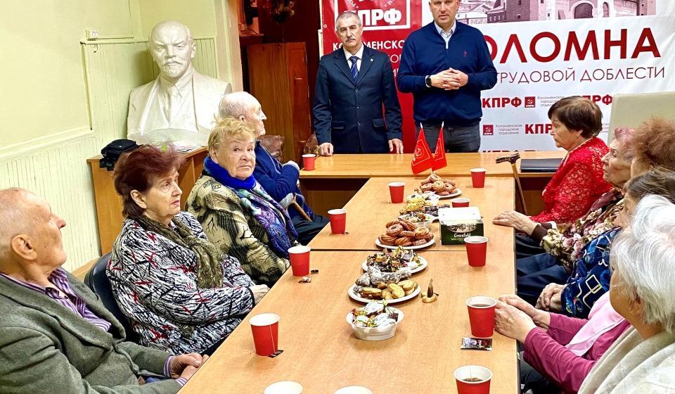 Подмосковные коммунисты: Этих дней не смолкнет слава, не померкнет никогда! С Днем Великой Победы!