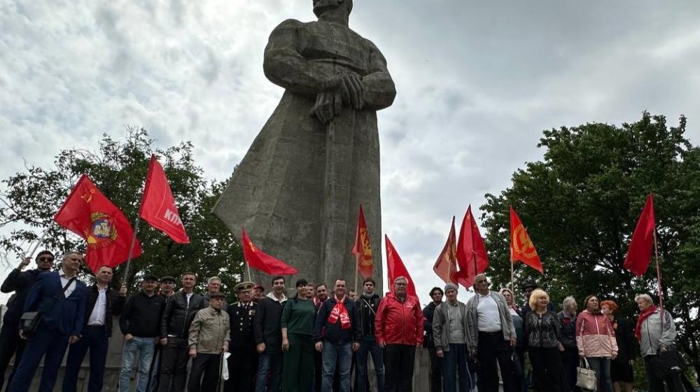 В Краснодарском крае активисты КПРФ и сторонники партии отметили красный Первомай