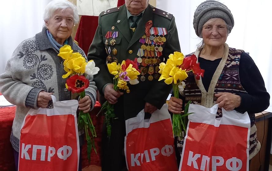 Калужские коммунисты поздравили ветеранов   с Днём Победы