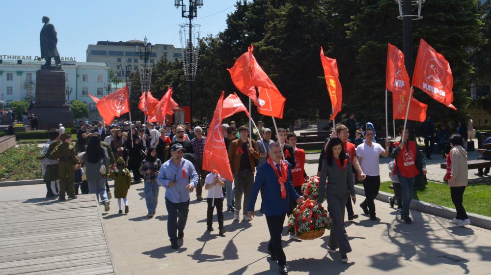 Дагестан. Возложение цветов на День Победы в Махачкале: дань уважения героям и сохранение памяти о войне
